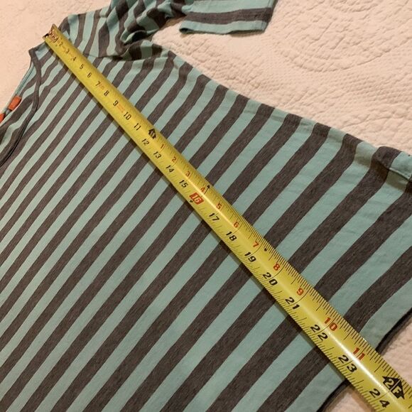 Tommy Bahama relax edition top. Small - Picture 5 of 9